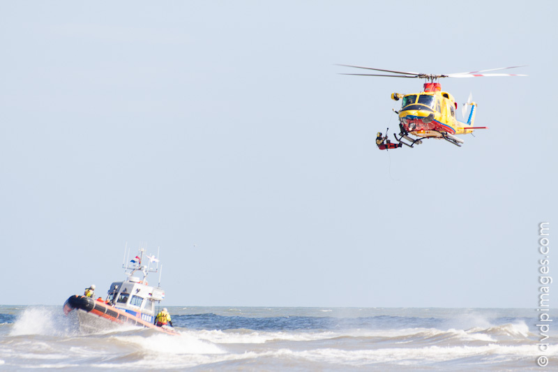 Demonstration of the transfer of a person from helicopter to boat.