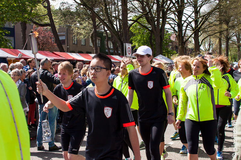 Runners deliver the fire of freedom.